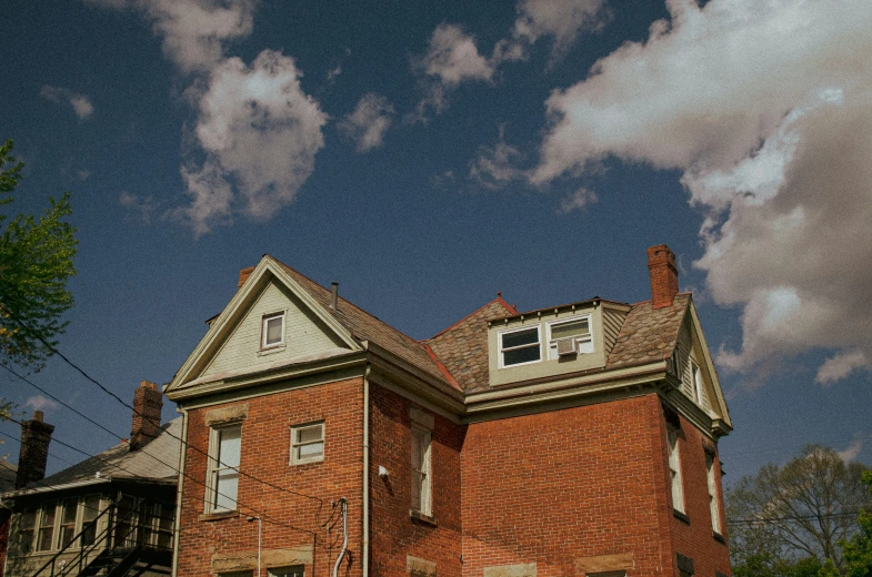 a po of a house on a cloudy day