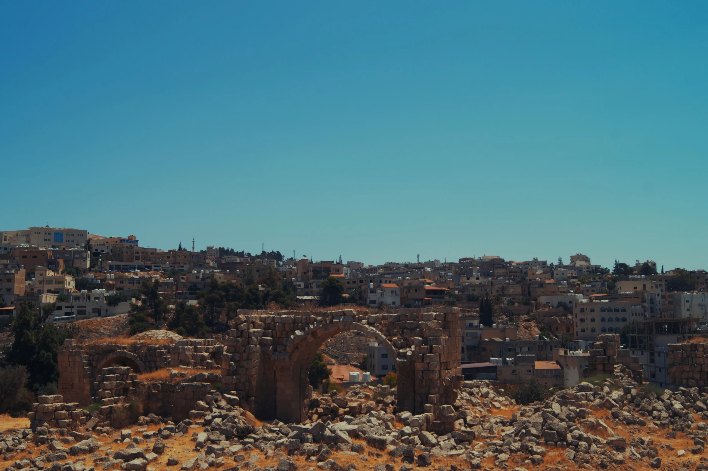 a bunch of buildings in the hills on a clear day