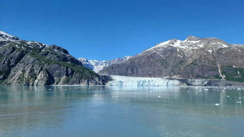 there is a large ice floes and mountains around it