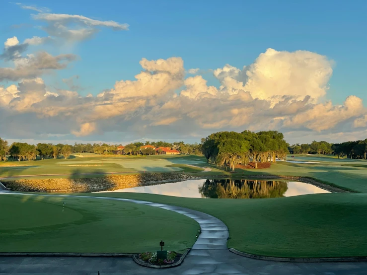 a very beautiful view of a nice golf course