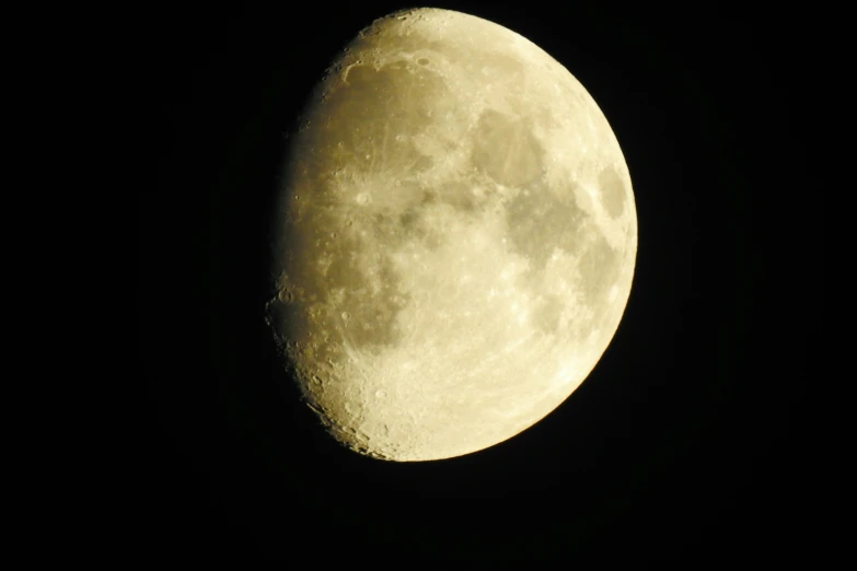 a large round, thin moon that can be seen from a low angle