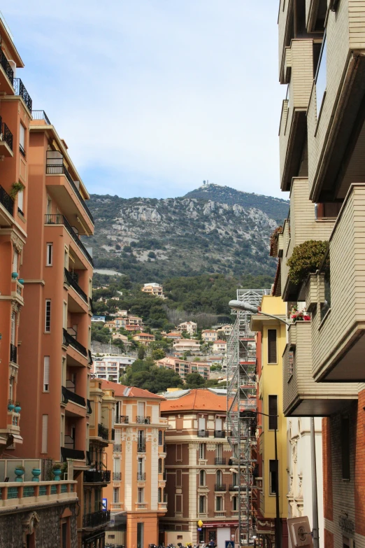 a number of buildings on the side of a mountain