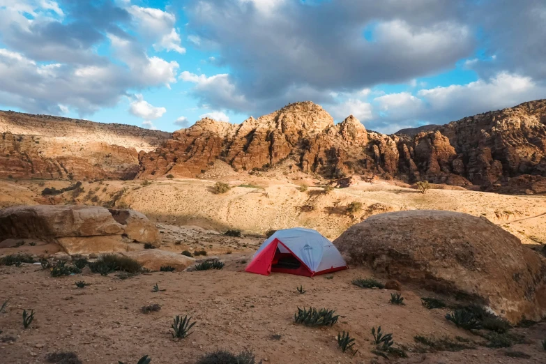 a tent sitting in the middle of desert