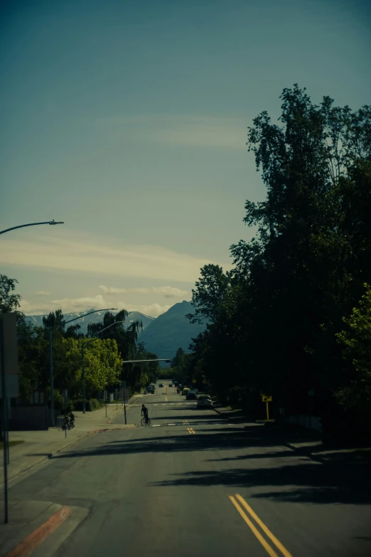 a street with no cars on it and no traffic