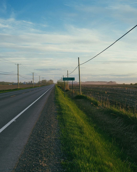 the highway has two lanes and is very quiet