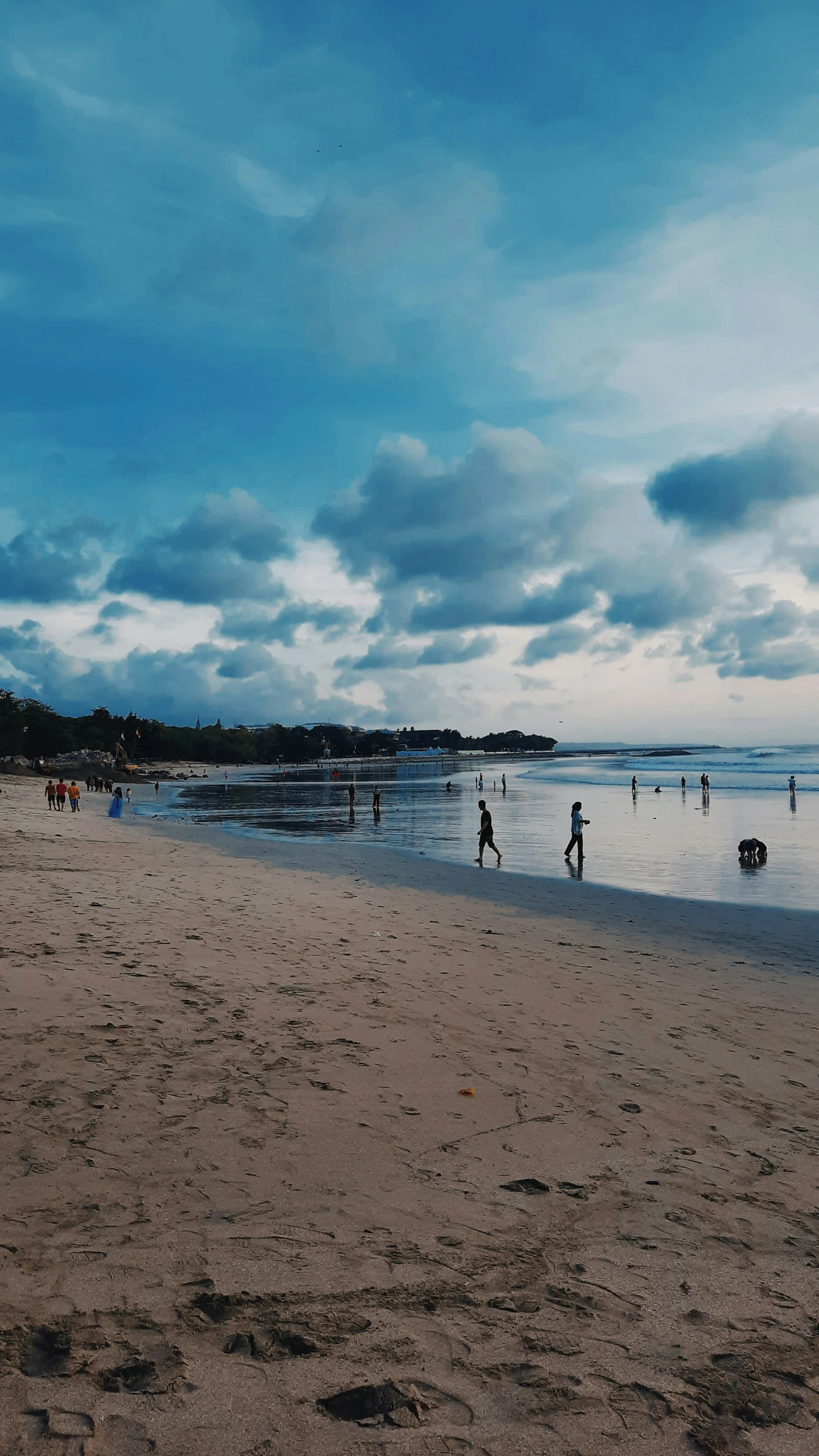 some people are playing in the water near a beach