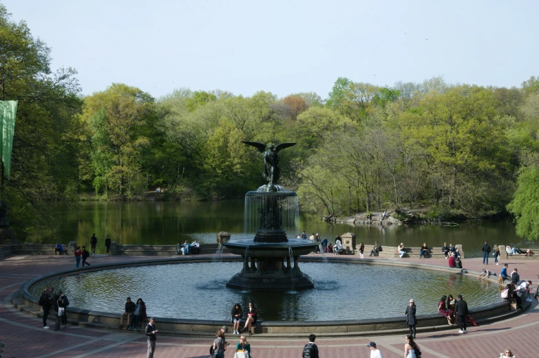 there are many people near the statue in the park