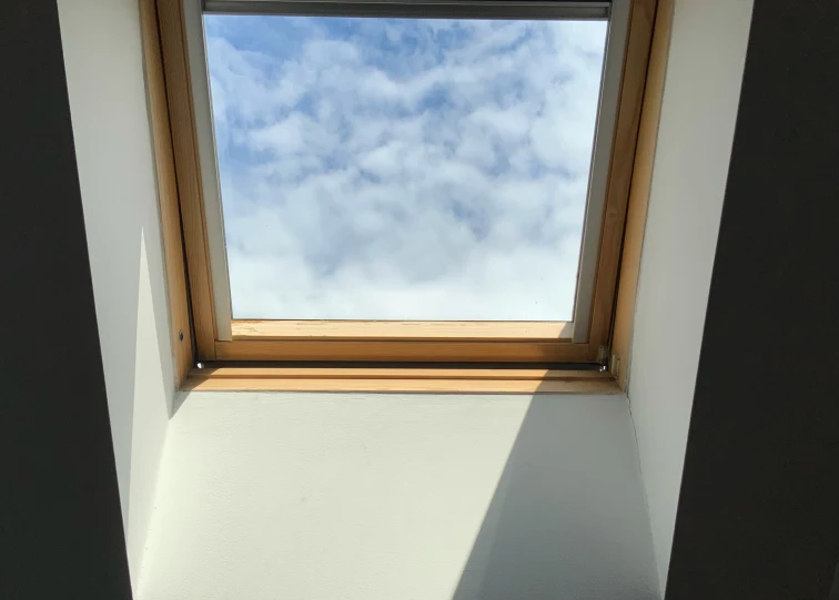 a skylight on the corner of a wall and floor