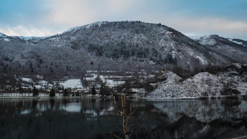 a lake and mountain are shown in the background