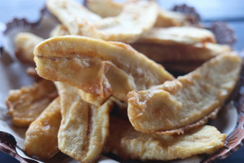 bananas that have been cooked in a basket