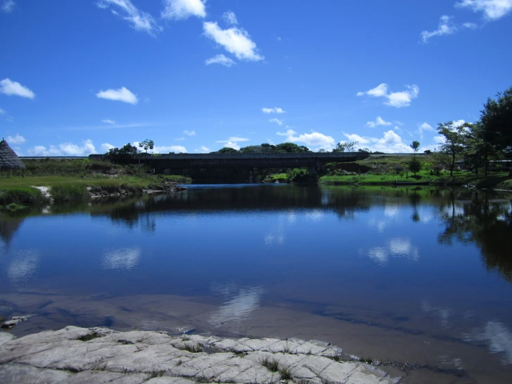 this is a po of a lake that is reflecting the sky