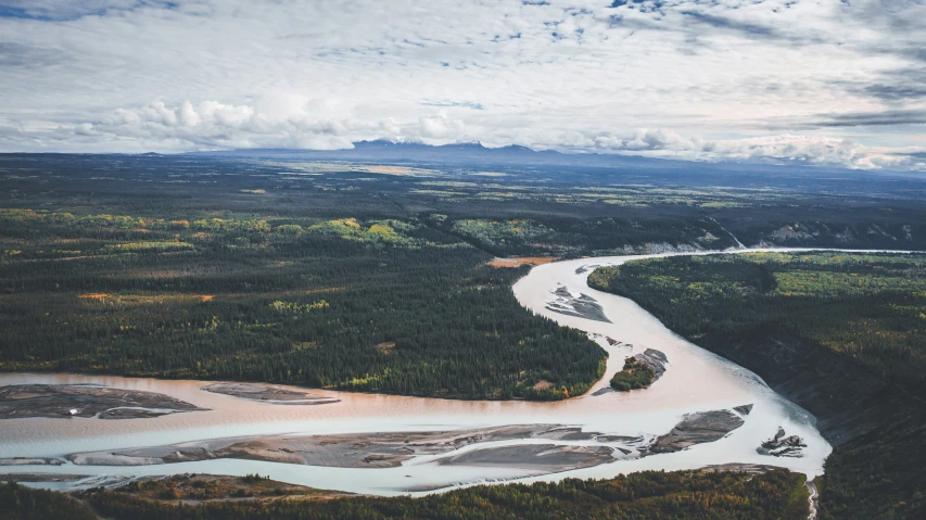 an aerial po of the river in the mountains