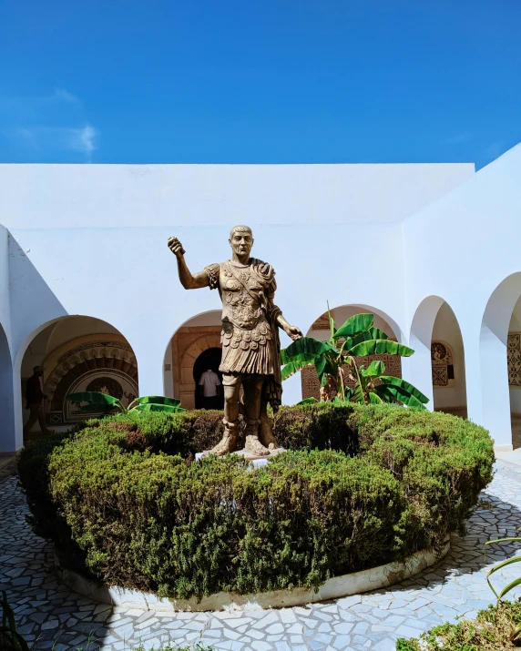 the statue of a soldier in an arched arch