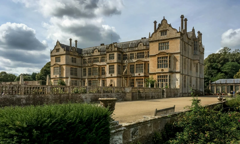 this castle is near a park and garden