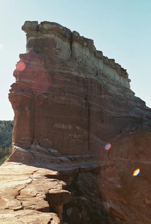 a very pretty cliff in the middle of a big field