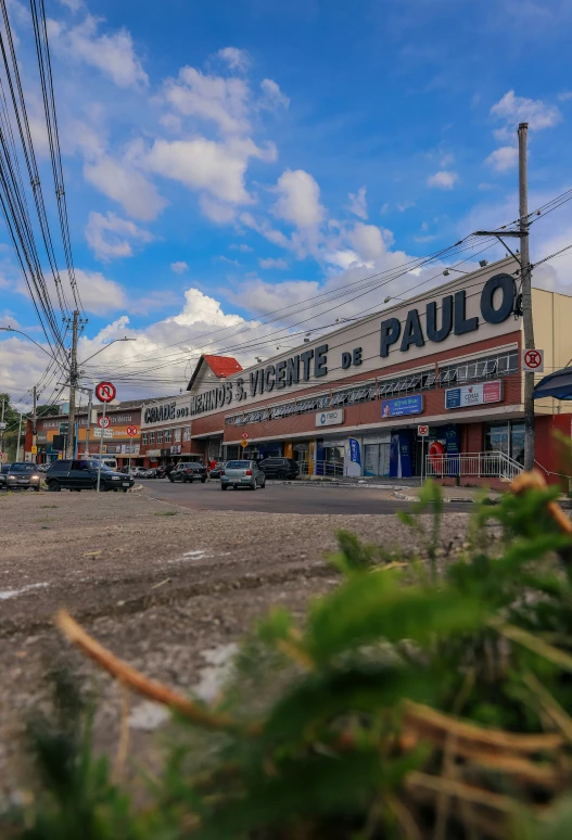 a commercial building sits empty near some street