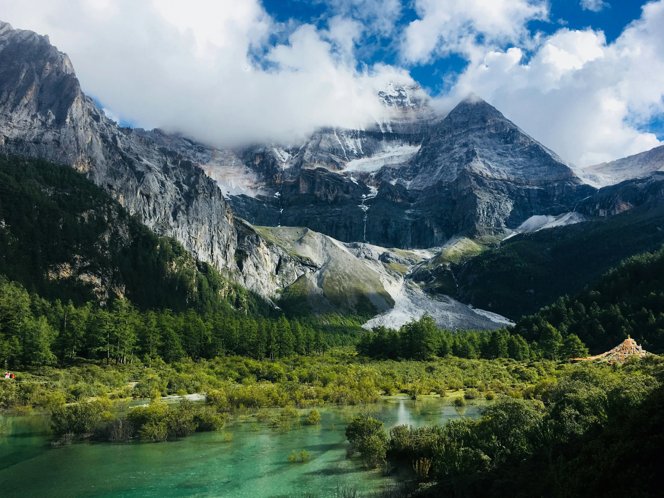 some very pretty mountain ranges with trees