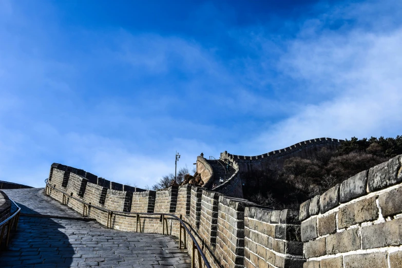 the great wall of china is made of bricks