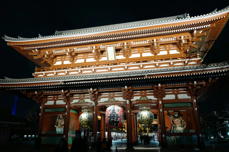 a very big pretty building in the middle of the night