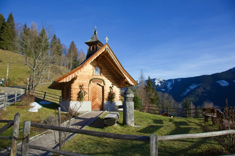 a small wooden structure stands in the grass