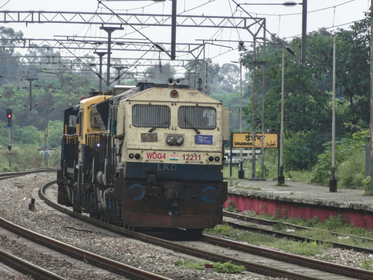 a train engine carrying carts through an open area