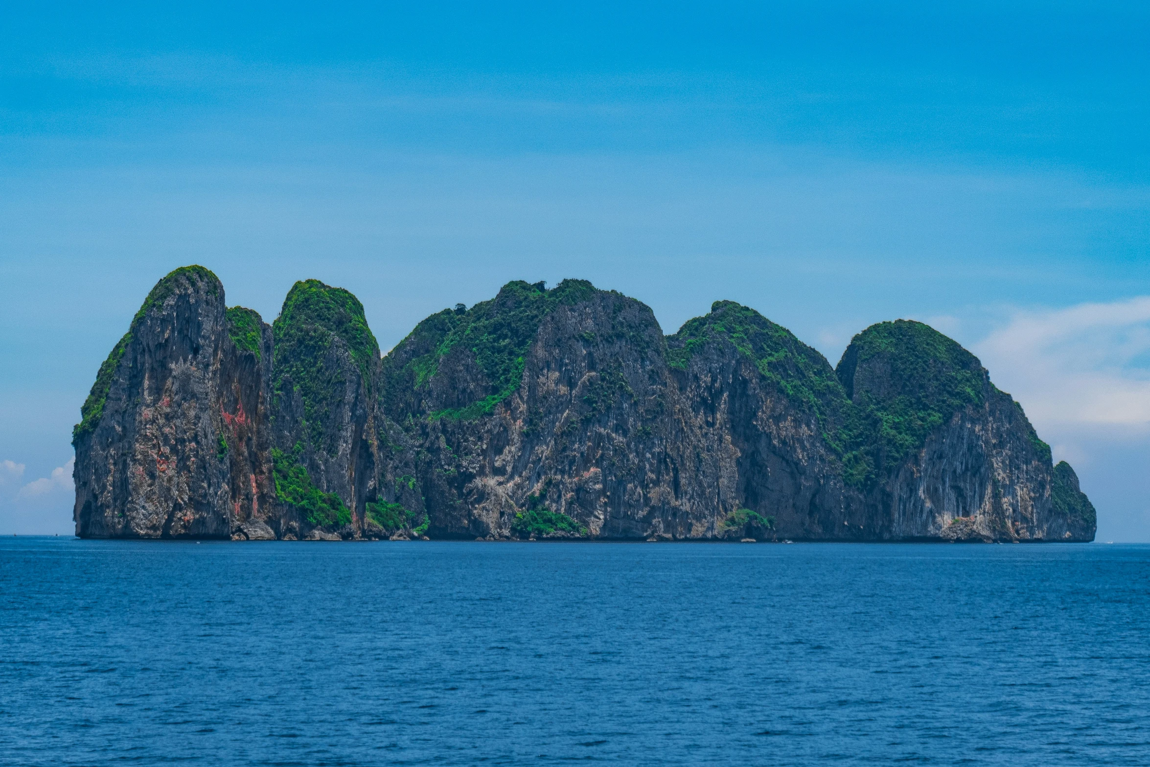 an island in the middle of the ocean near land