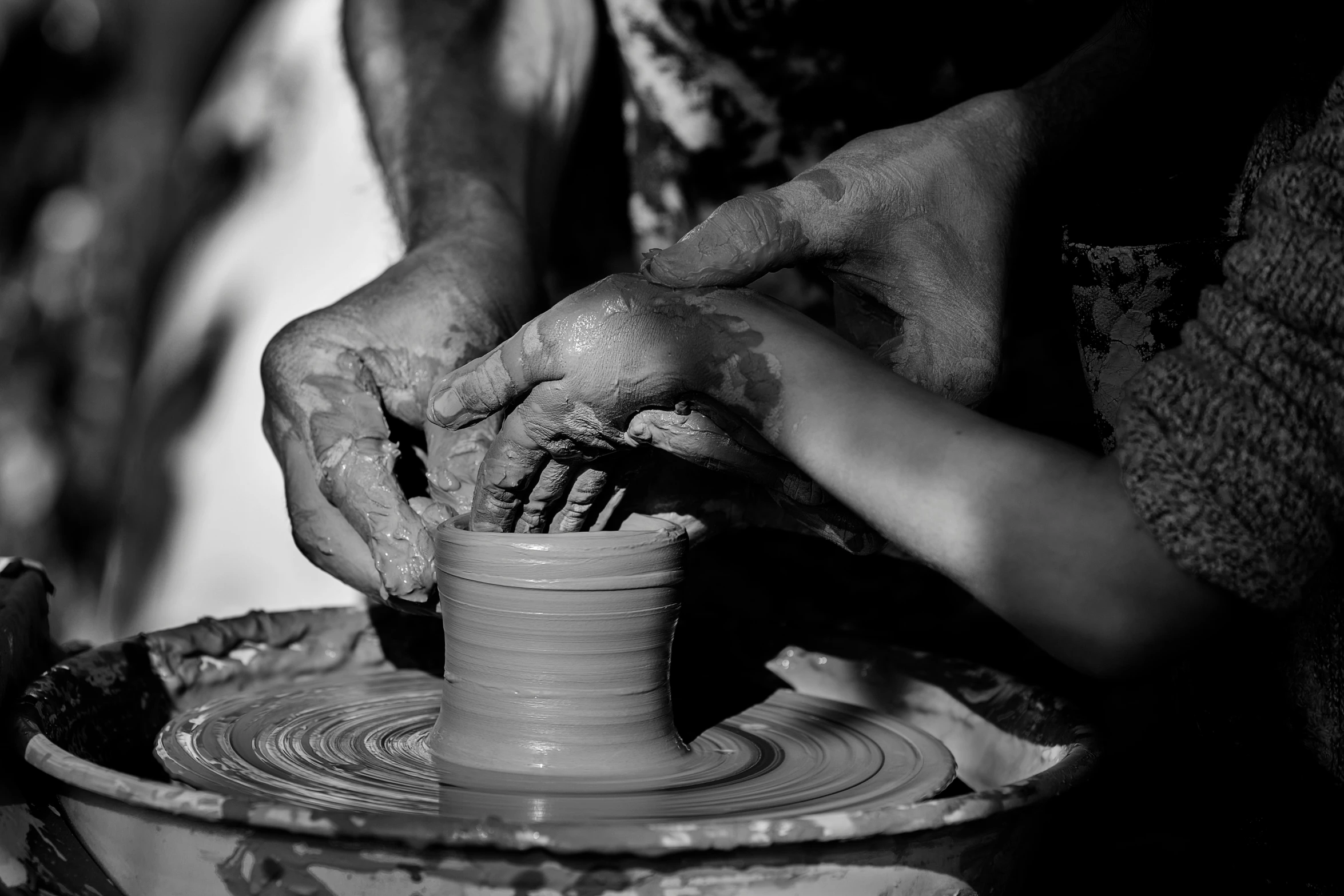 hands that are on the rim of a bowl