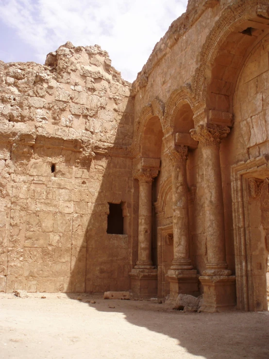 the inside view of an old building that is in the desert