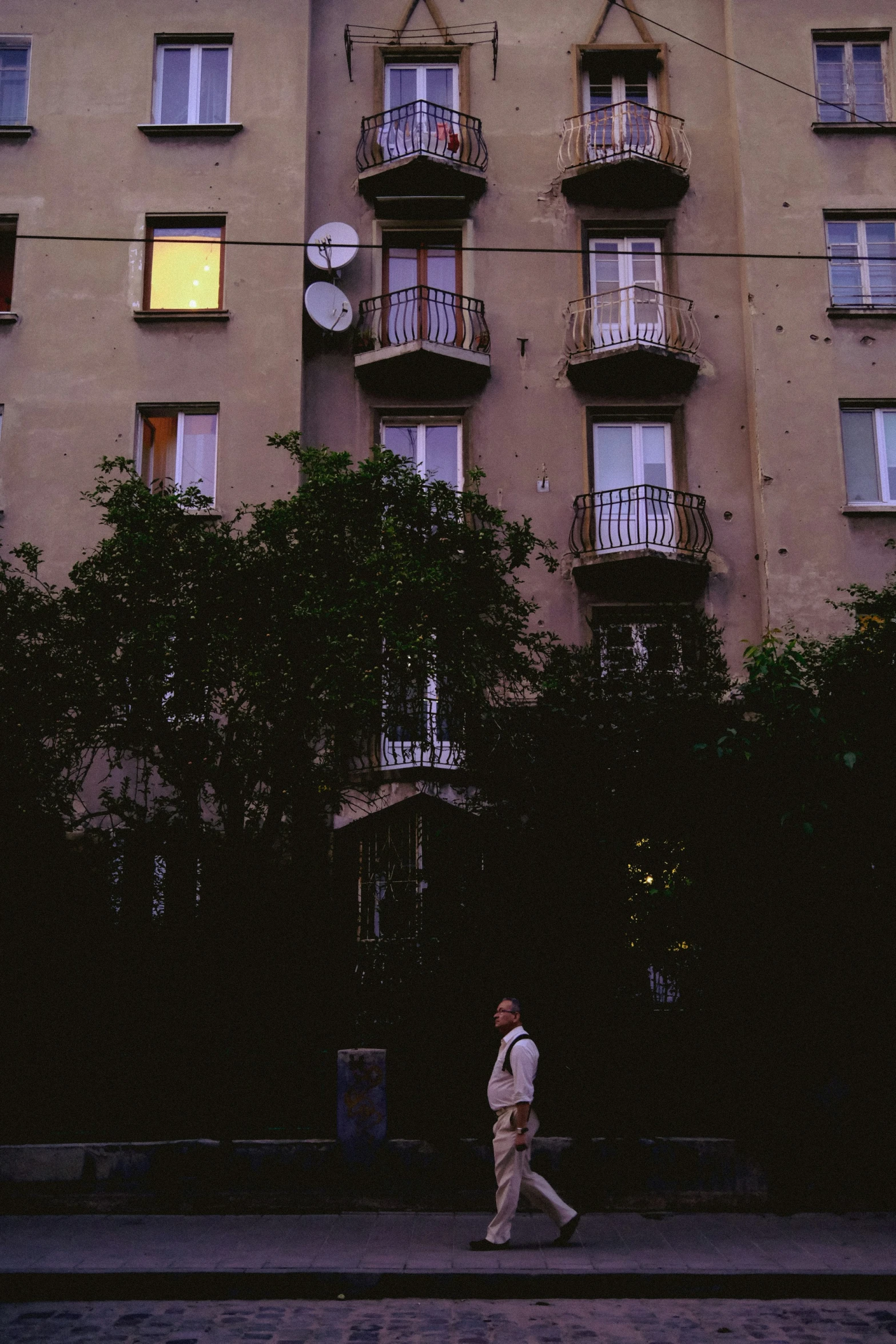 the people walk in front of an apartment building