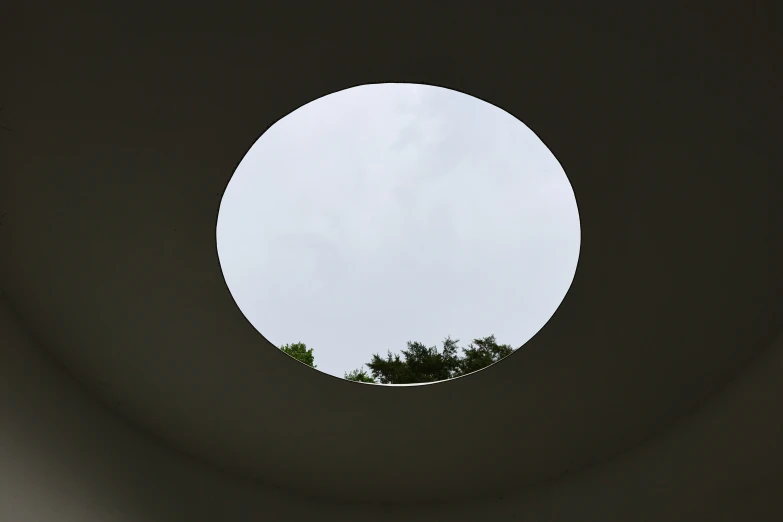 a round object sitting in the middle of a white wall