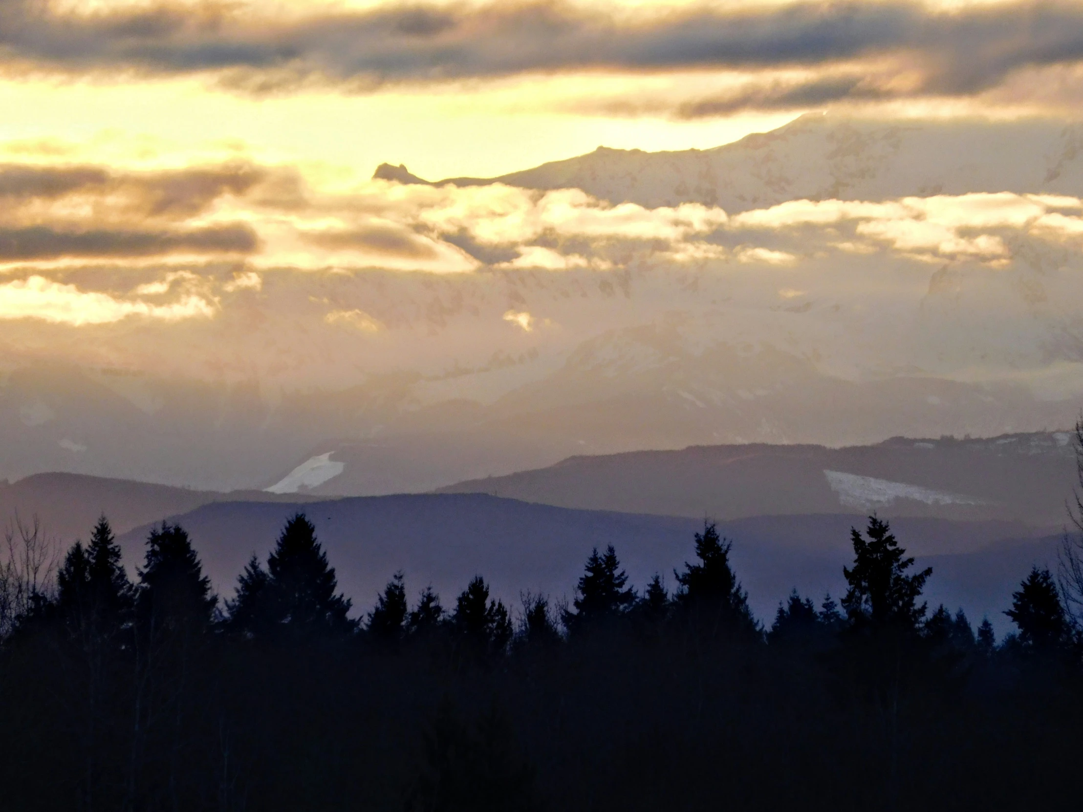 this is the sunset on a mountain range