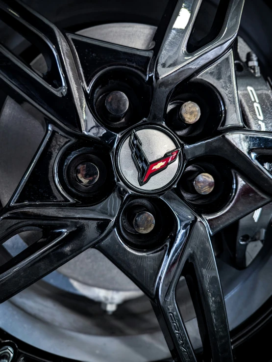 a car wheel that is very shiny black and chrome