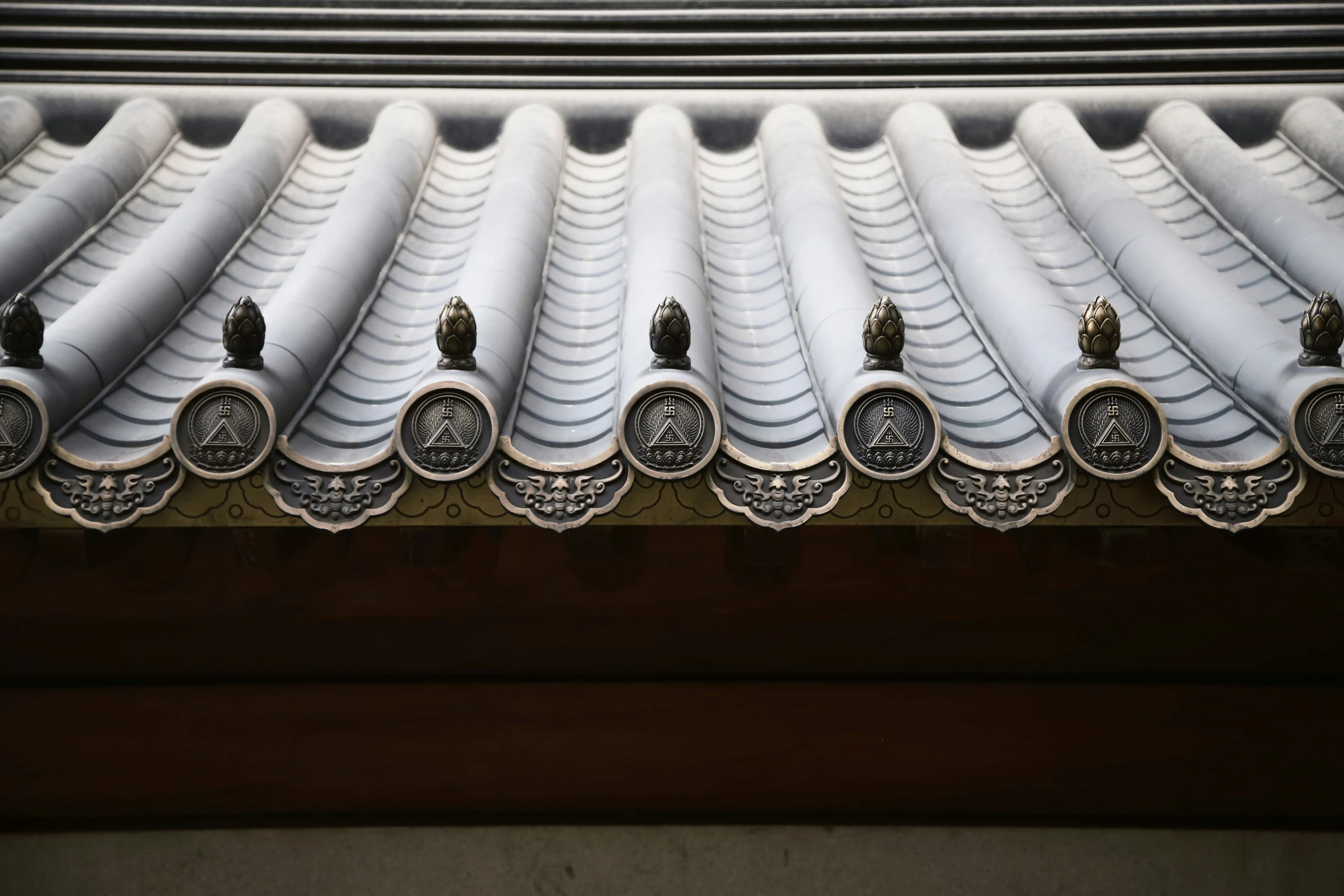 many decorative roof tiles have been decorated in different colors