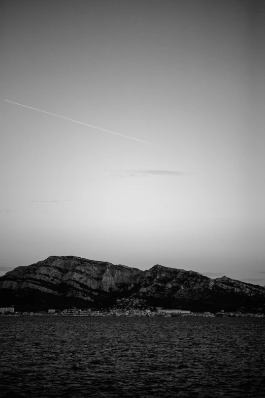 a black and white po with a contrails in the sky