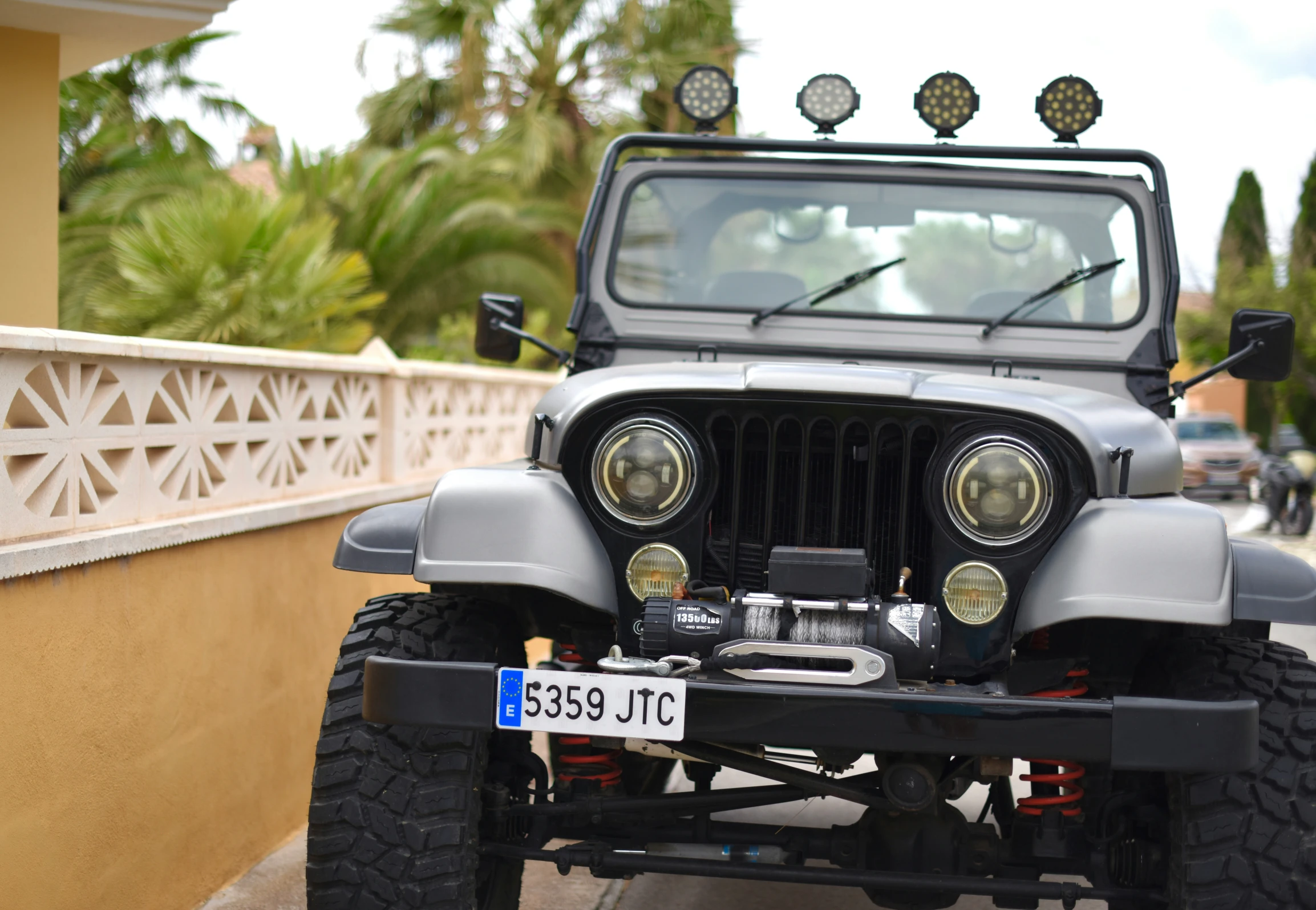 a jeep with two lamps on the top