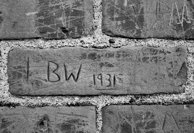 a black and white po of a brick wall with the inscription b w