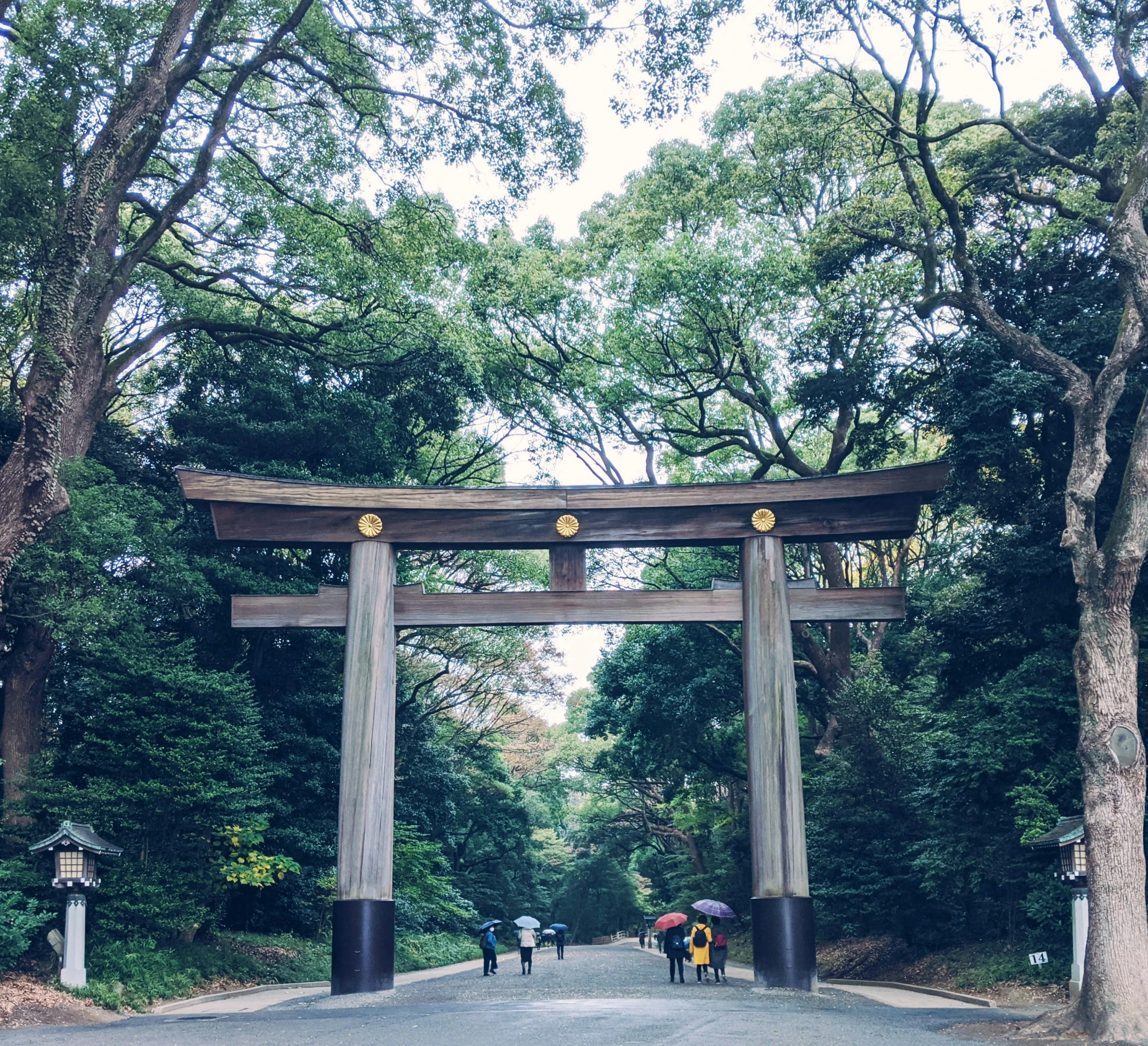 the entrance to a gate in a japanese park