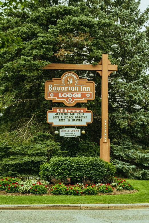the sign for the burntown and lodez shopping center