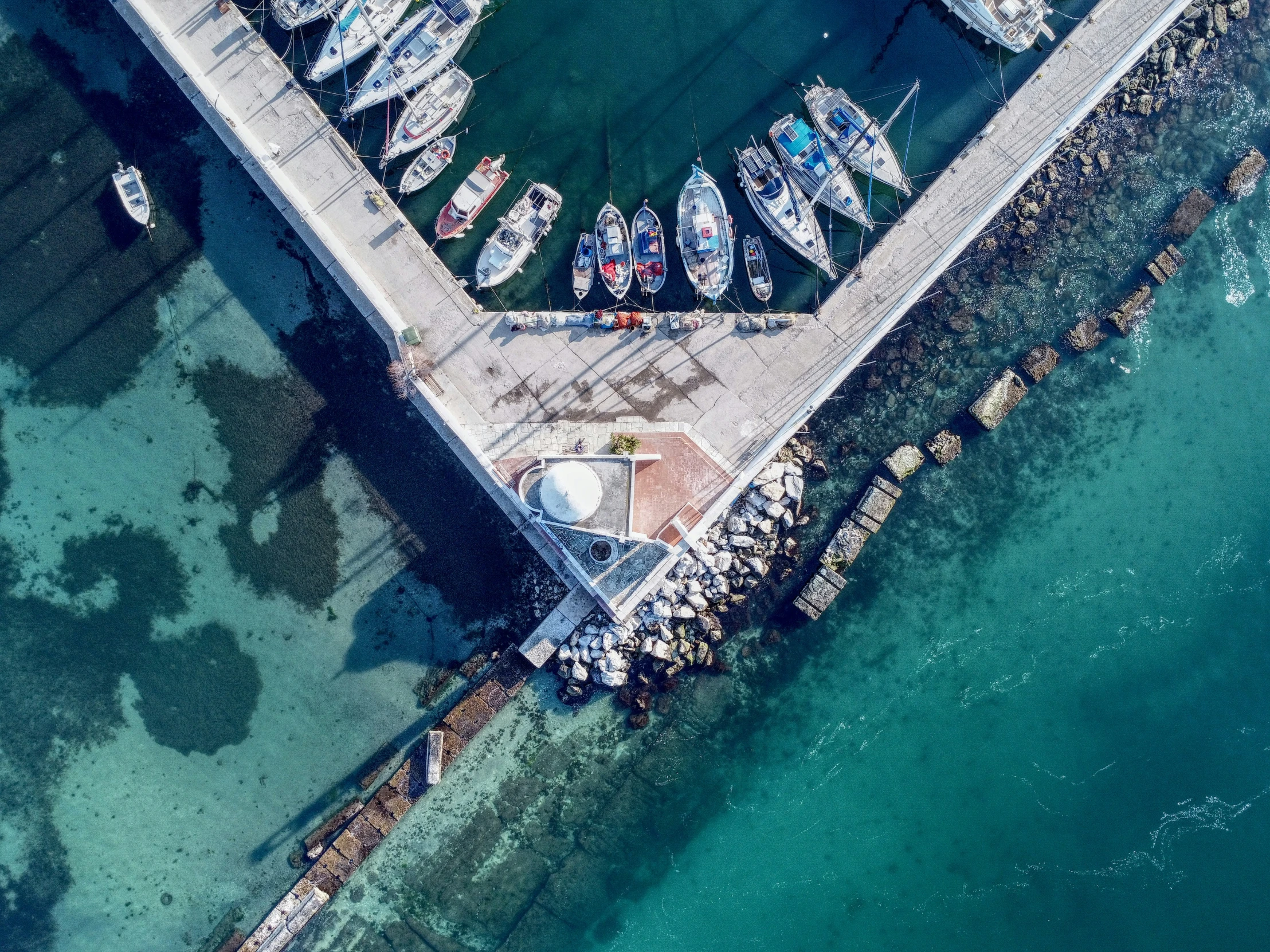 a marina with several boats docked next to it