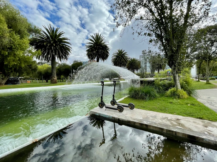 the fountain on the waterfront of the park