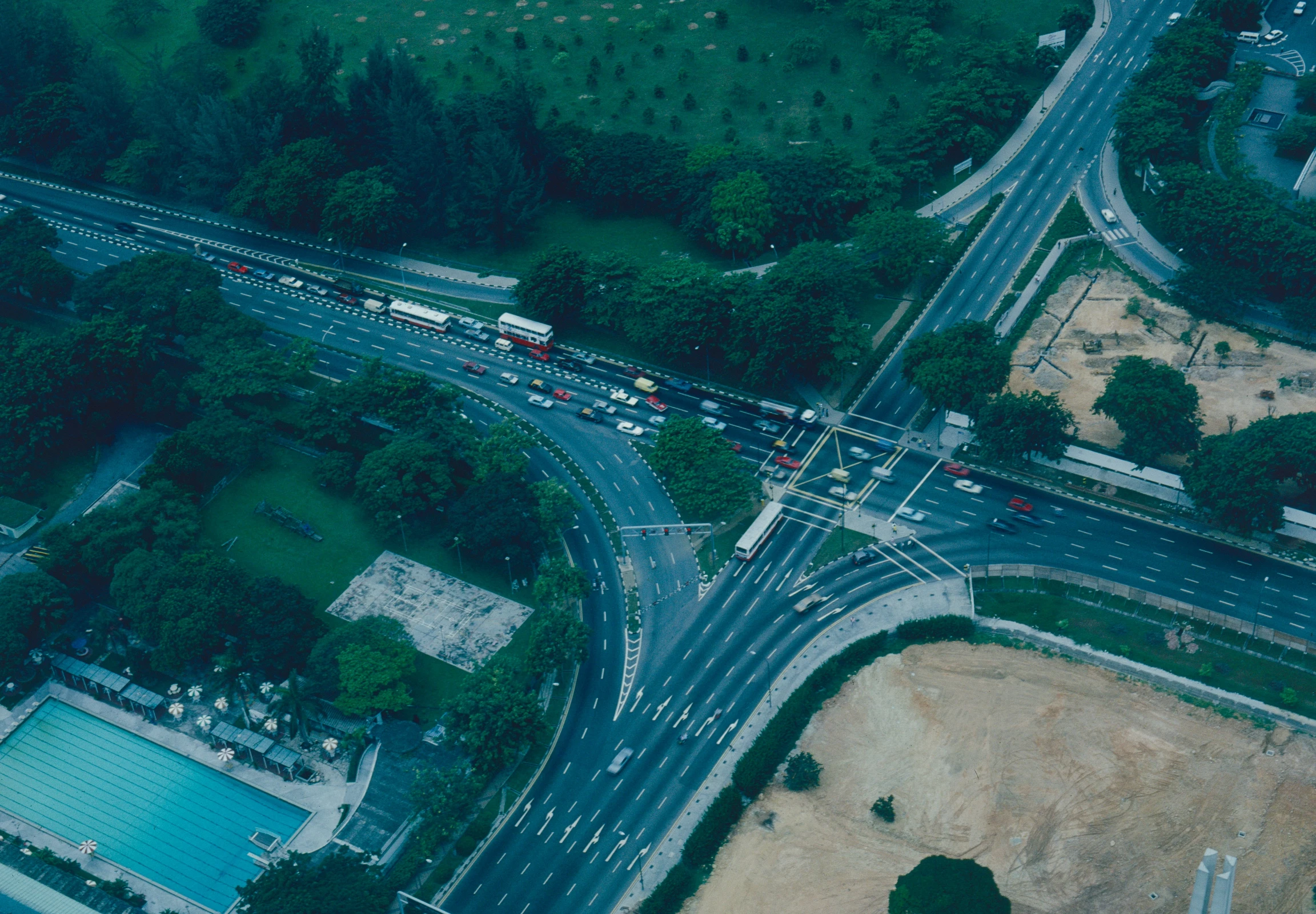 an aerial view of the traffic and construction areas