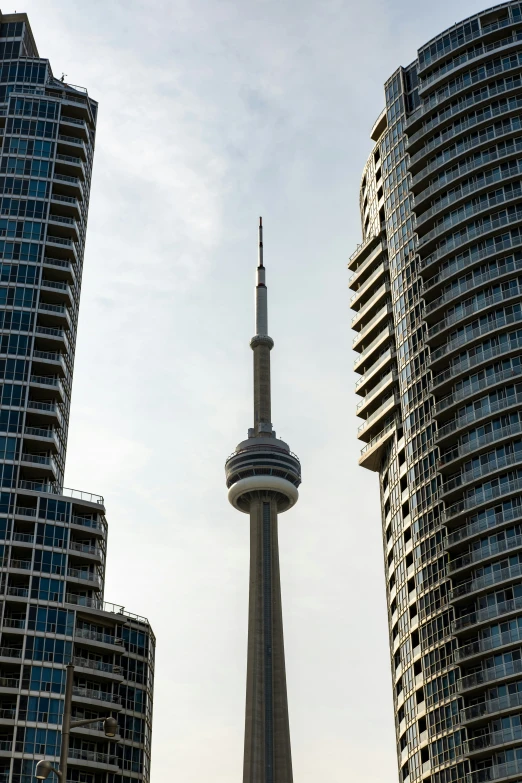 a tall tower in the middle of two skyscrs