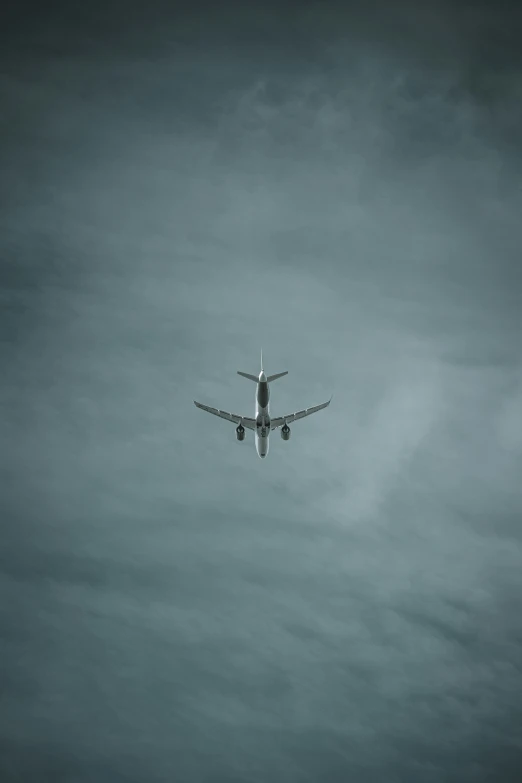 the back side of an airplane flying in the air