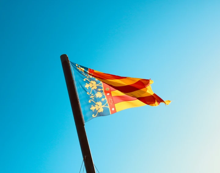 an image of the flag of the country of spain