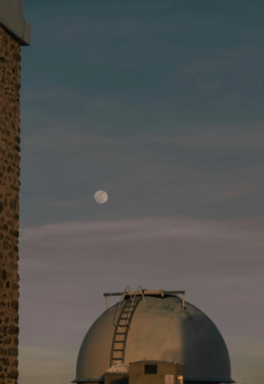 a large dome on top of a building near a sky line