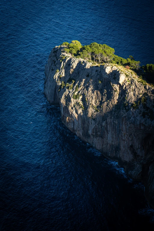 an island sits in the middle of the ocean