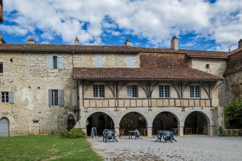 the courtyard of an old palace with two dining tables set outside