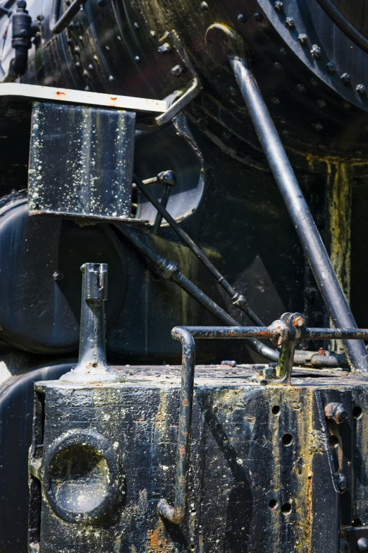 a close up of an engine with the words engine on it