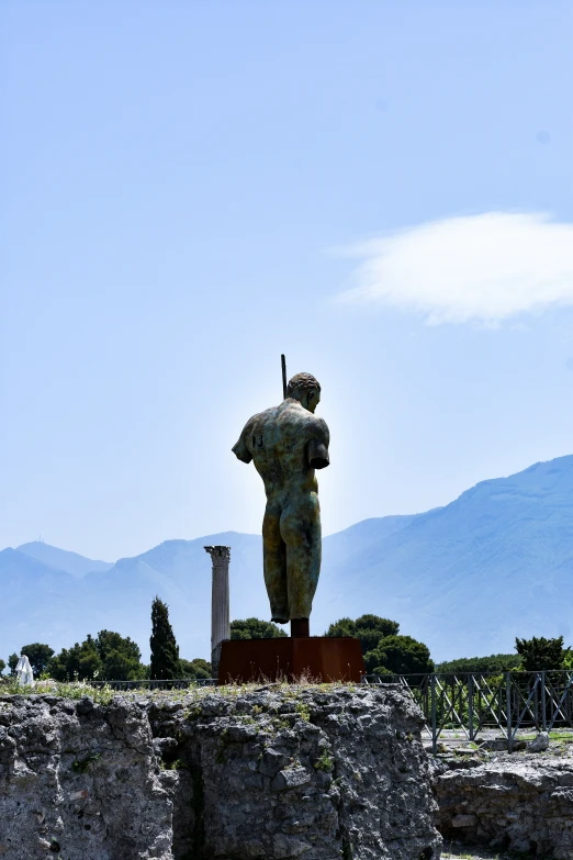 a large statue that is sitting in the grass