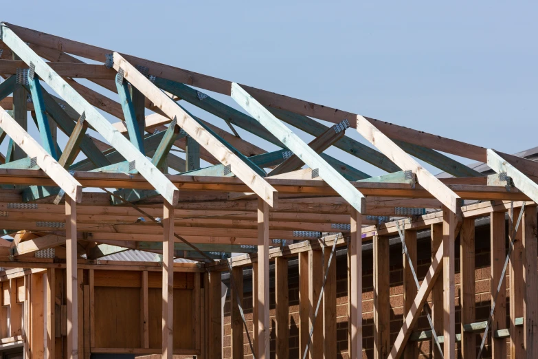 roof trusses on the top of an unfinished building